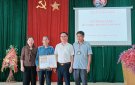 Đồng chí Nguyễn Đức Dũng Phó bí thư Huyện ủy, Chủ tịch UBND huyện đến tham dự lễ trao huy hiệu 50 năm tuổi Đảng cho Đảng viên xã Trrung Thành